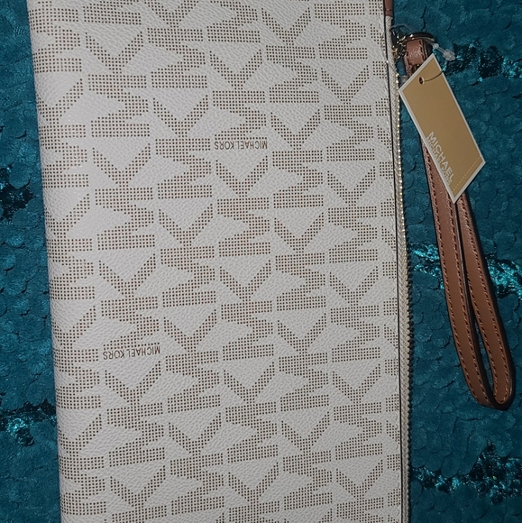 Michael Kors Wristlet - Picture 9 of 10